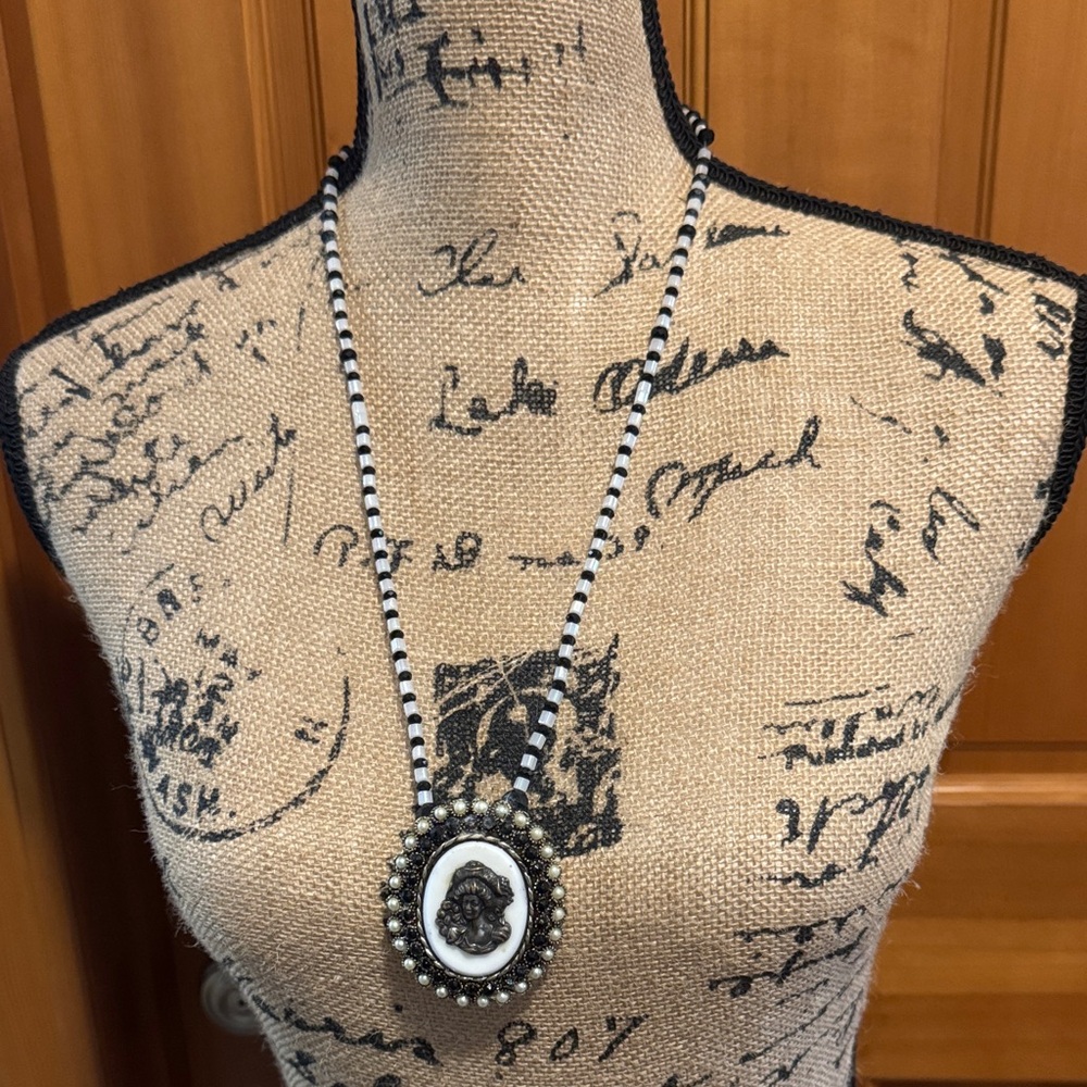 Vintage Style Elegant Black and White Cameo Necklace with beaded chain